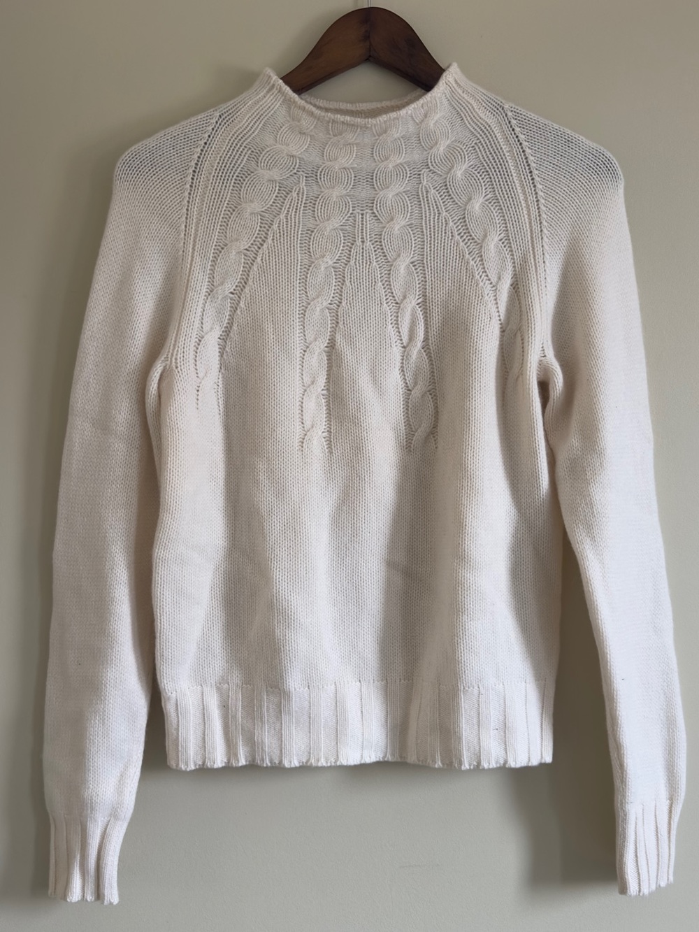 100% Italian Cashmere Cable Knit Sweater in Cream